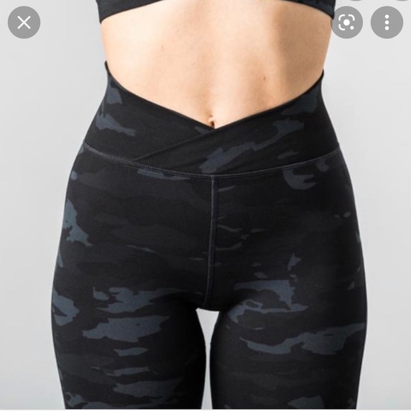 Alphalete Pants - Alphalete Camo Surface Path Leggings. Small